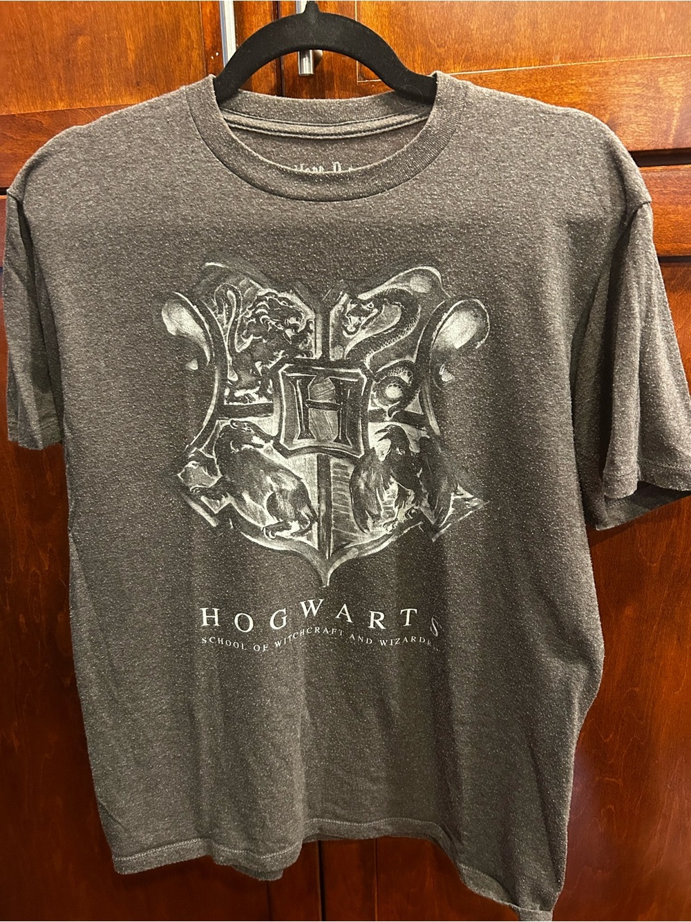 Hogwarts Crest Graphic Tee - Gray-Men’s Medium
